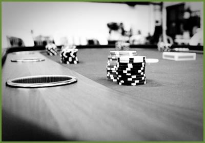 Découvrez les outils des salles de poker enligne pour aider les débutants